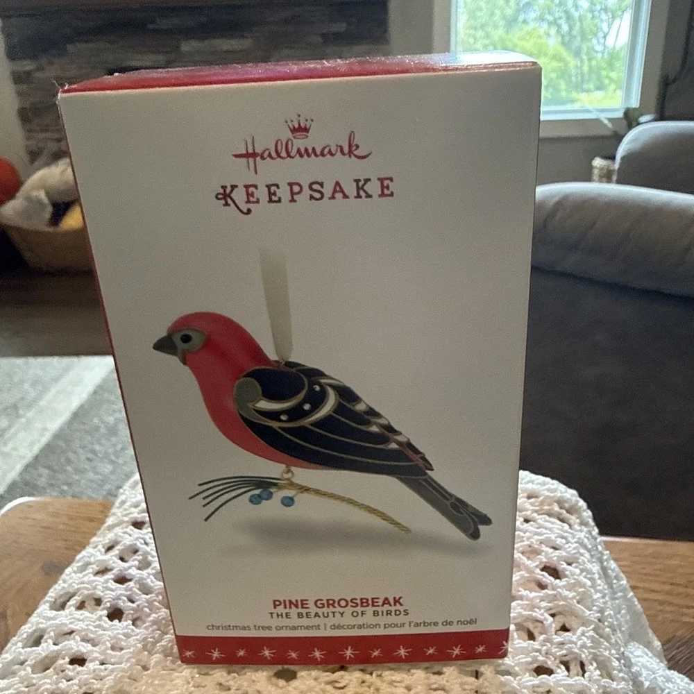 Hallmark Keepsake Ornament 12th in The Beauty Of Birds Series Pine Grosbeak 2016